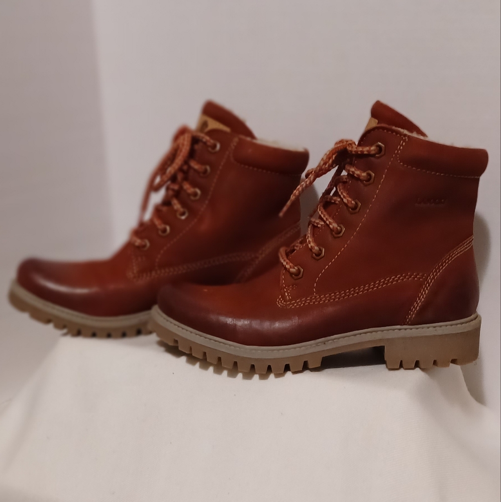 Lasocki  Women Hiking Boots. Wine Color. Size 37(5.5)
